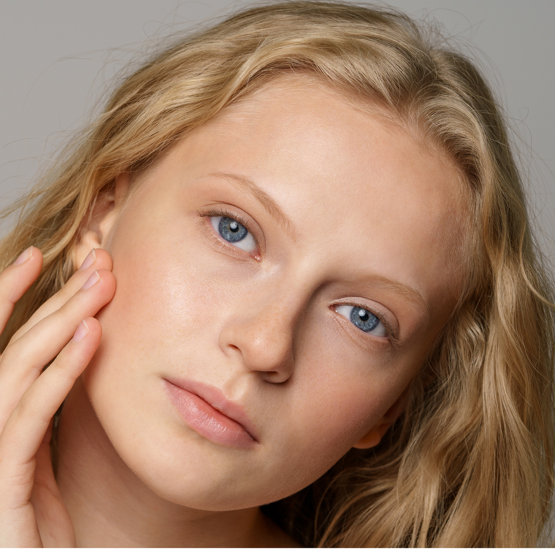 Woman with Cool Light/Medium skin wearing Meagan Foundation with nourishing botanicals