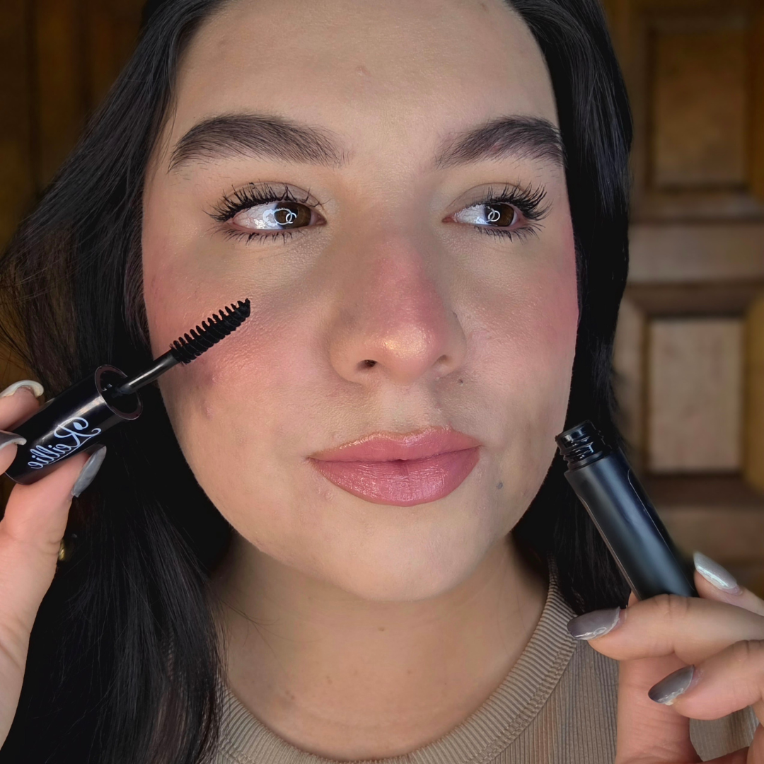 Lift and define every lash with REILLIE Organic Black Mascara. A smudge-proof, lengthening formula made from clean ingredients for bold, healthy lashes.