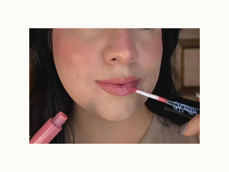 Non-Sticky Lip Gloss That Feels Comfortable (No Heavy Feeling)