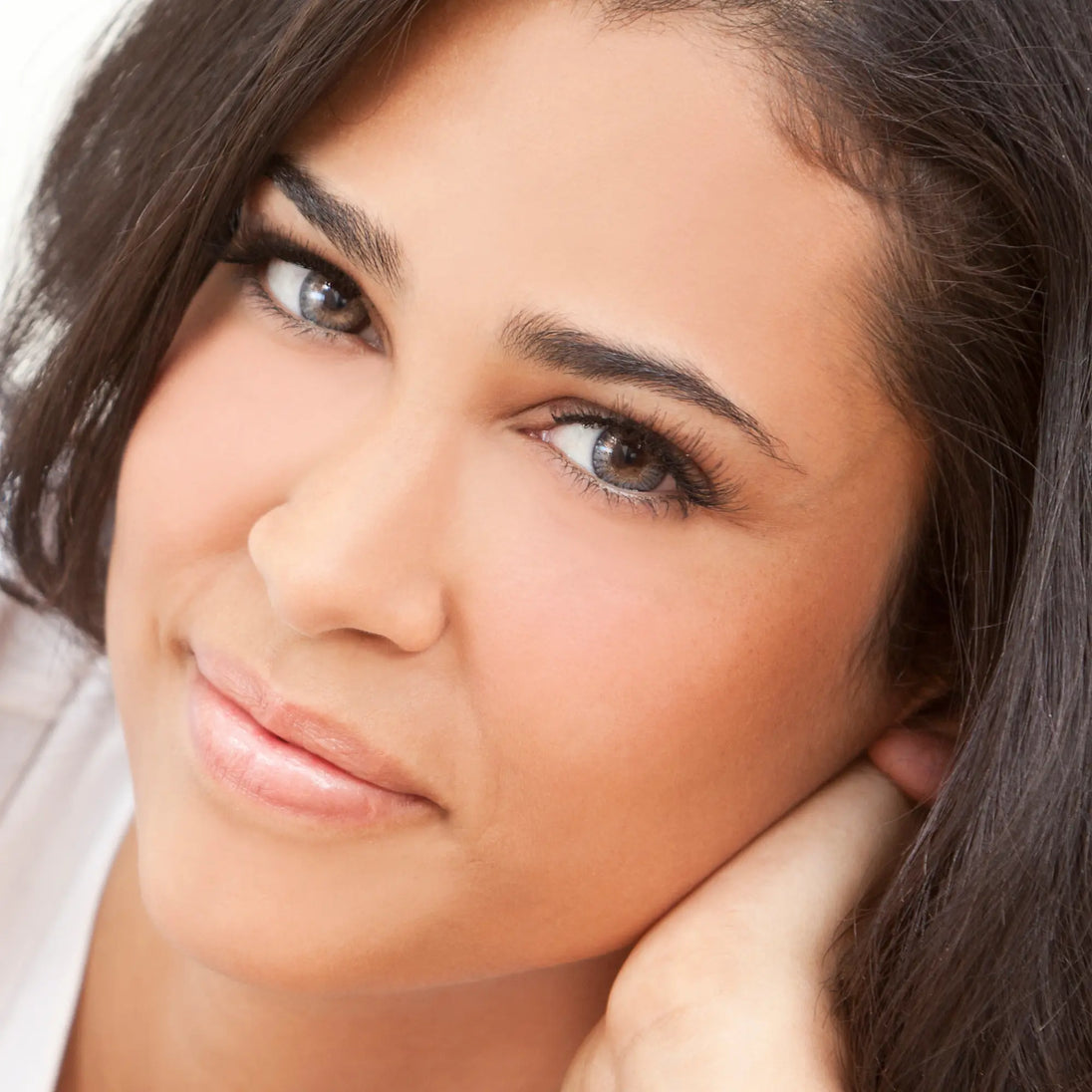 Woman with Neutral Warm/Medium skin wearing Chantael Foundation with nourishing botanicals